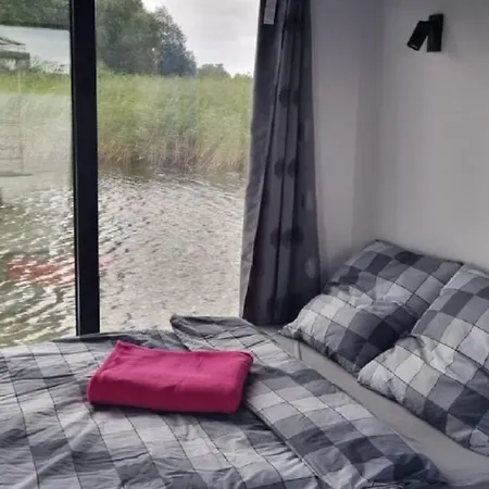 Dom Na Wodzie Listomie *