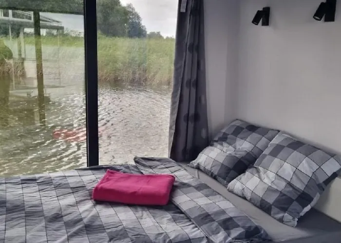 Dom Na Wodzie Listomie *