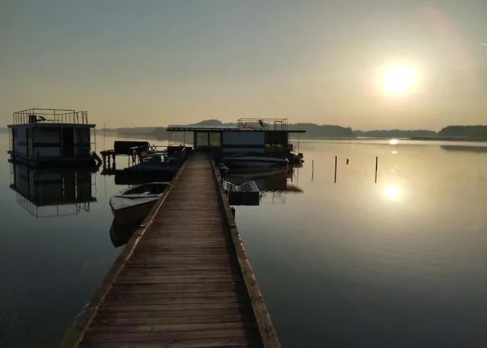 アパート Dom Na Wodzie Listomie *